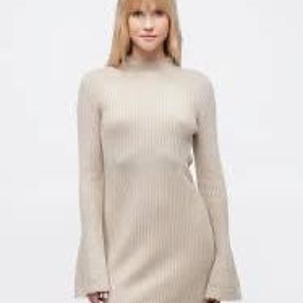 Abercrombie & Fitch Chase mock neck cream bell sleeve mini sweater dress Size M'